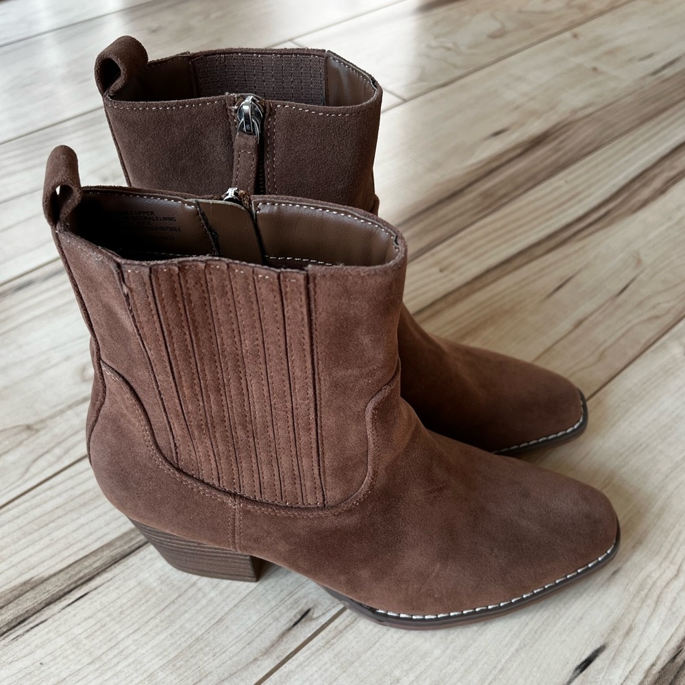 NWOT Universal Thread Boots by Target